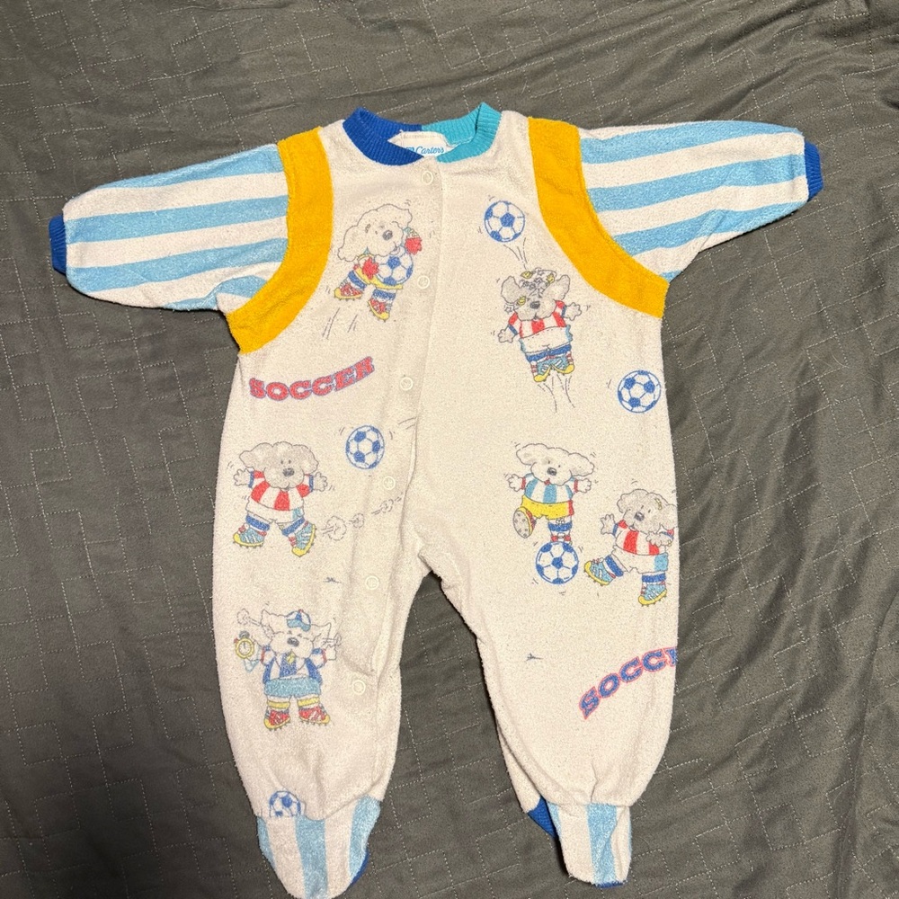 Vintage 1980’s Carter’s “soccer bears” terry cloth sleeper-size medium(12-17lbs)